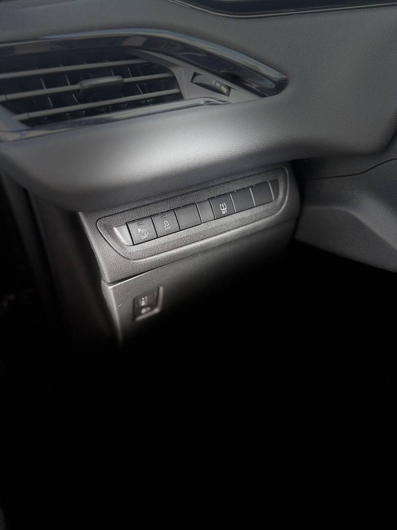 peugeot-208-2015-gasolina-1199cc