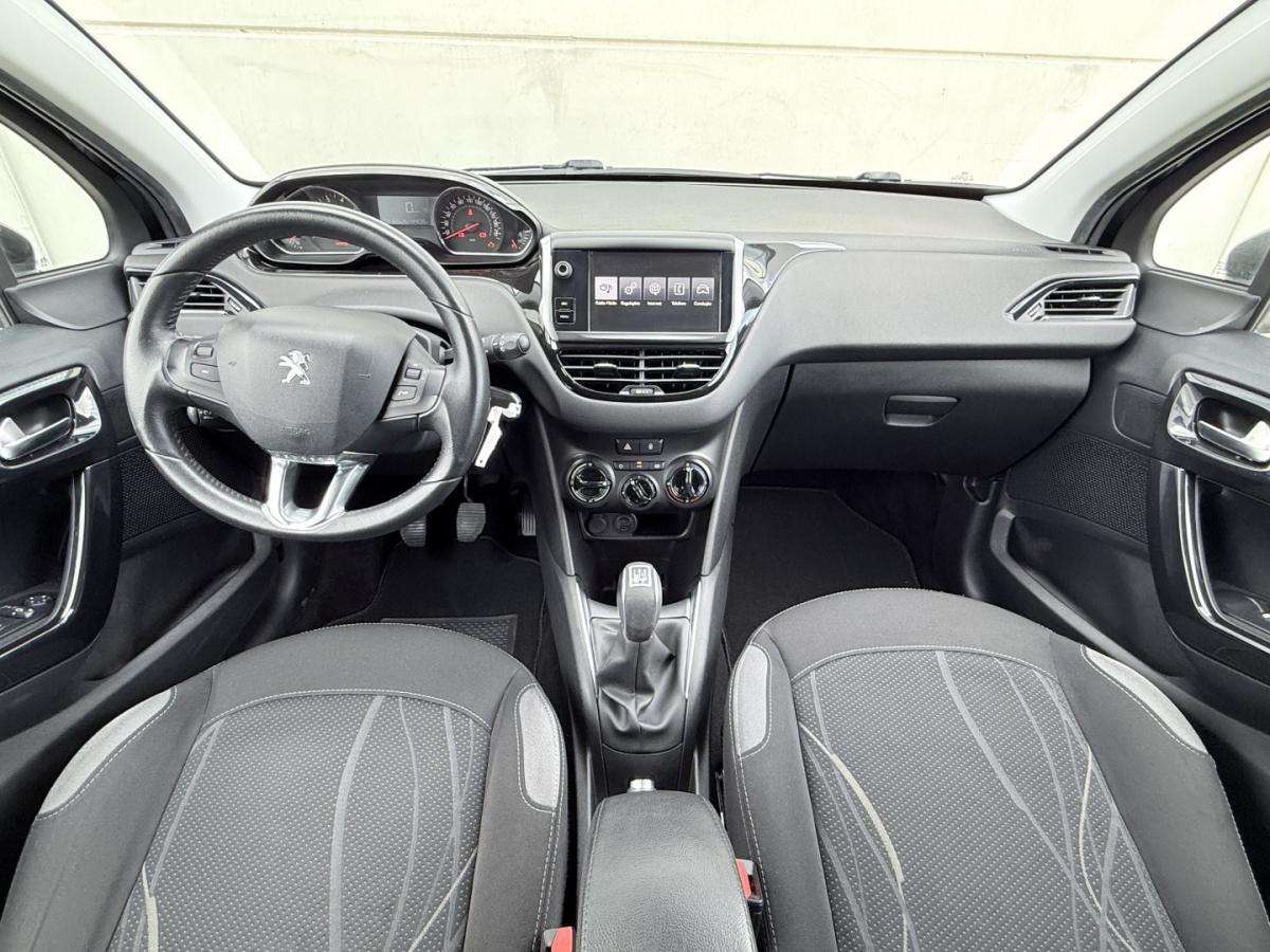 peugeot-208-2015-gasolina-1199cc