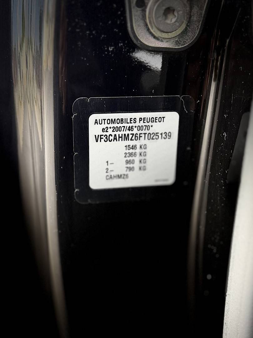 peugeot-208-2015-gasolina-1199cc