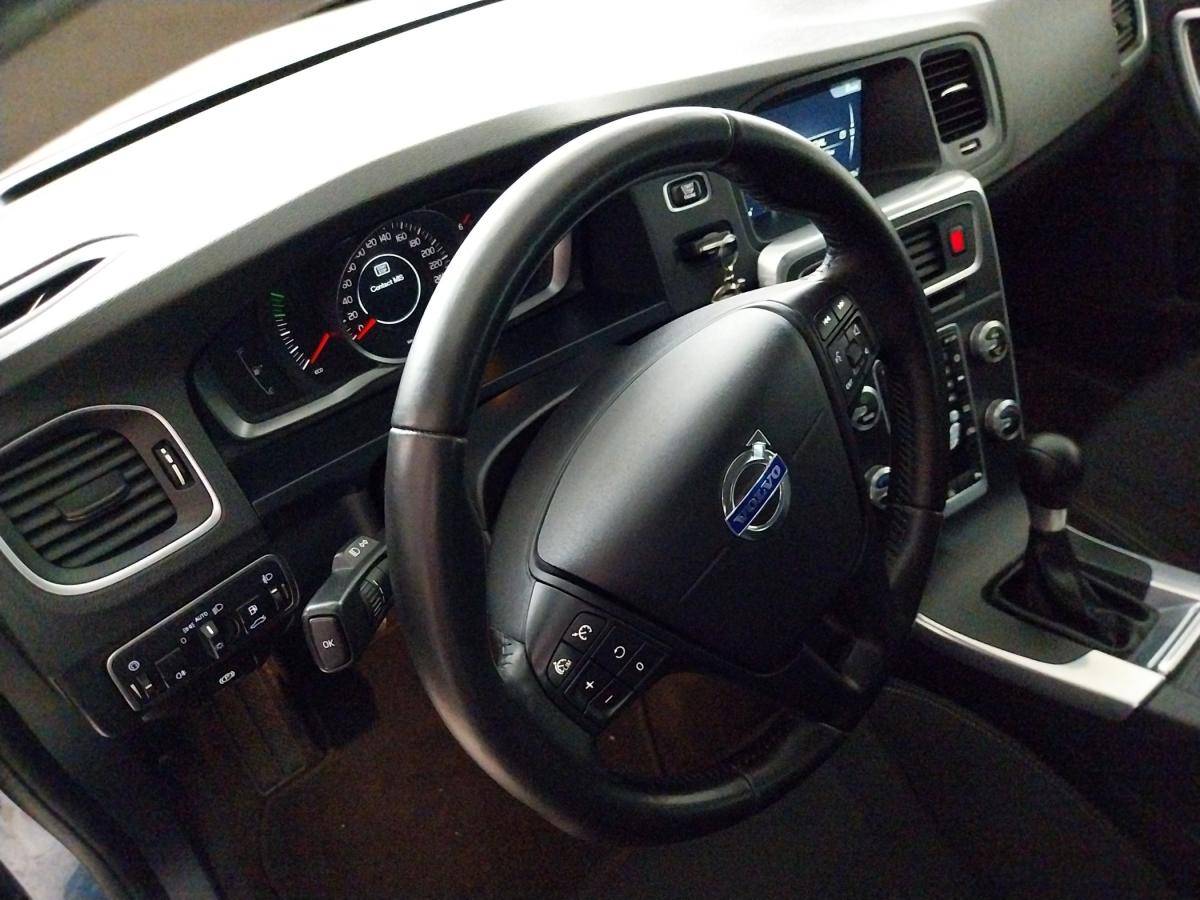volvo-v60-2014-diesel-1560cc