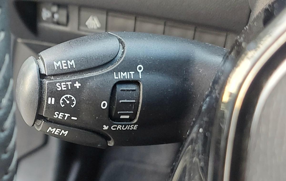 peugeot-e-2008-2023-eletrico-0cc