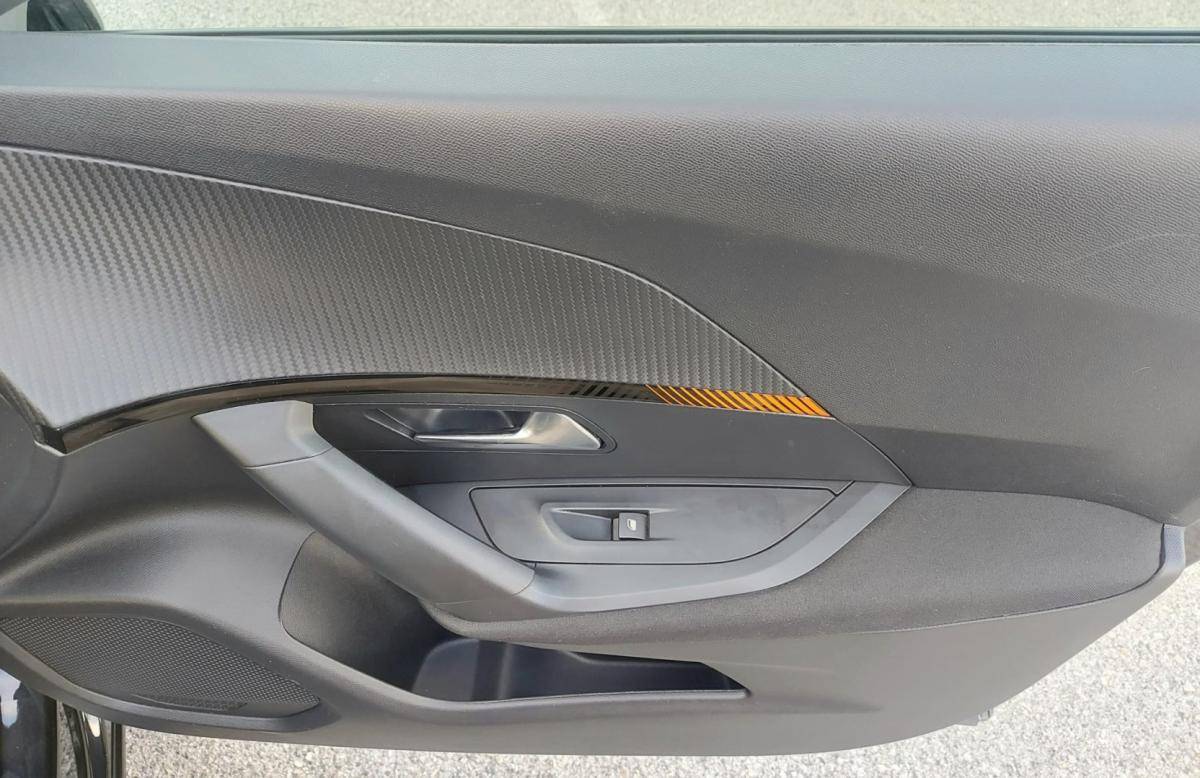 peugeot-e-2008-2023-eletrico-0cc