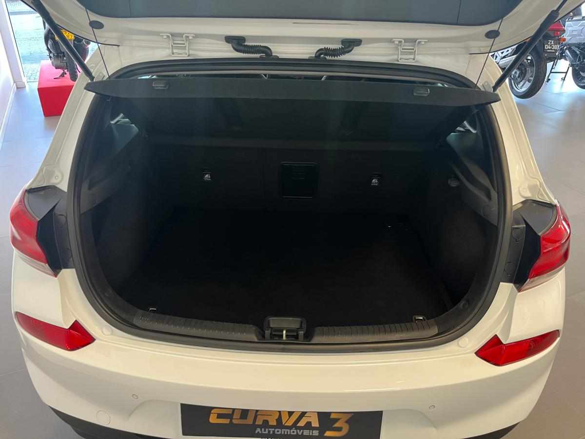 hyundai-i30-1-6-crdi-2020-diesel-1598cc