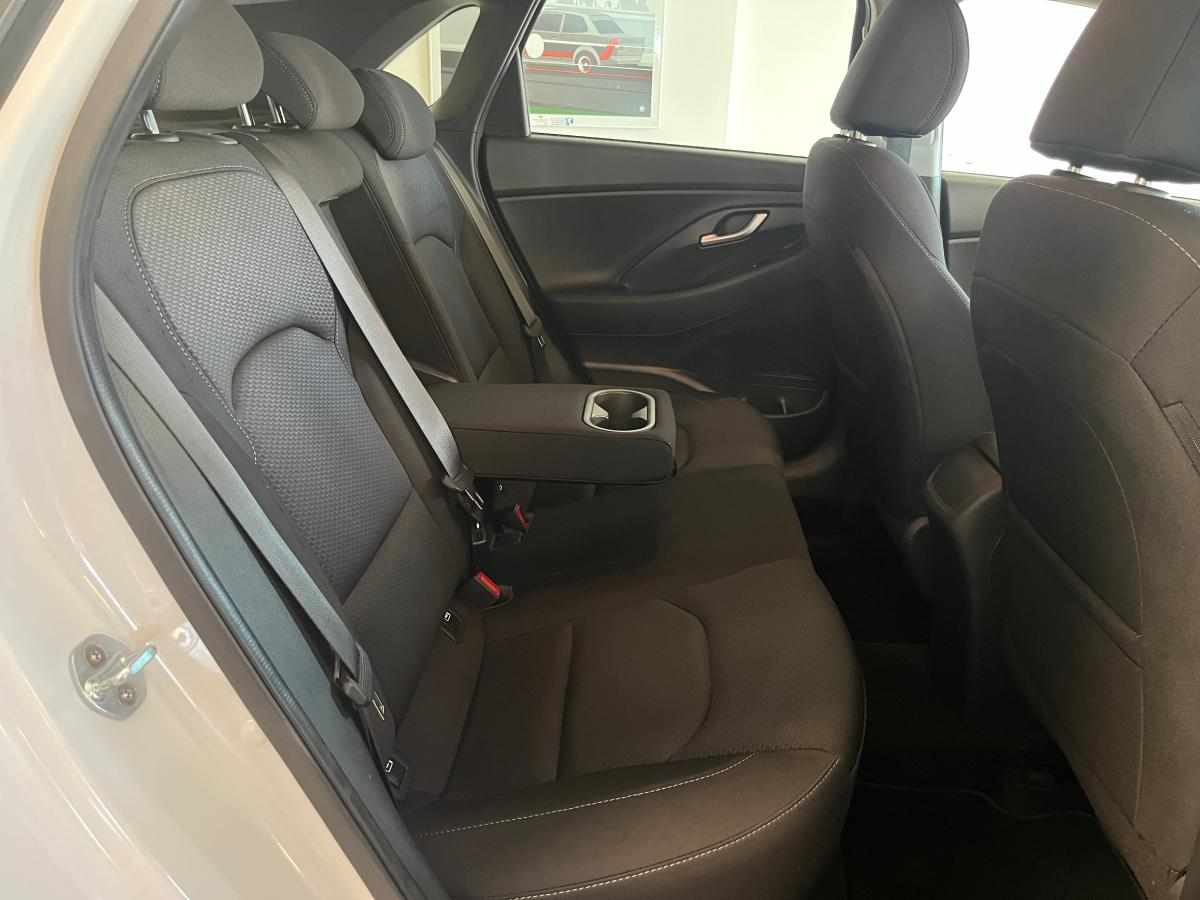 hyundai-i30-1-6-crdi-2020-diesel-1598cc