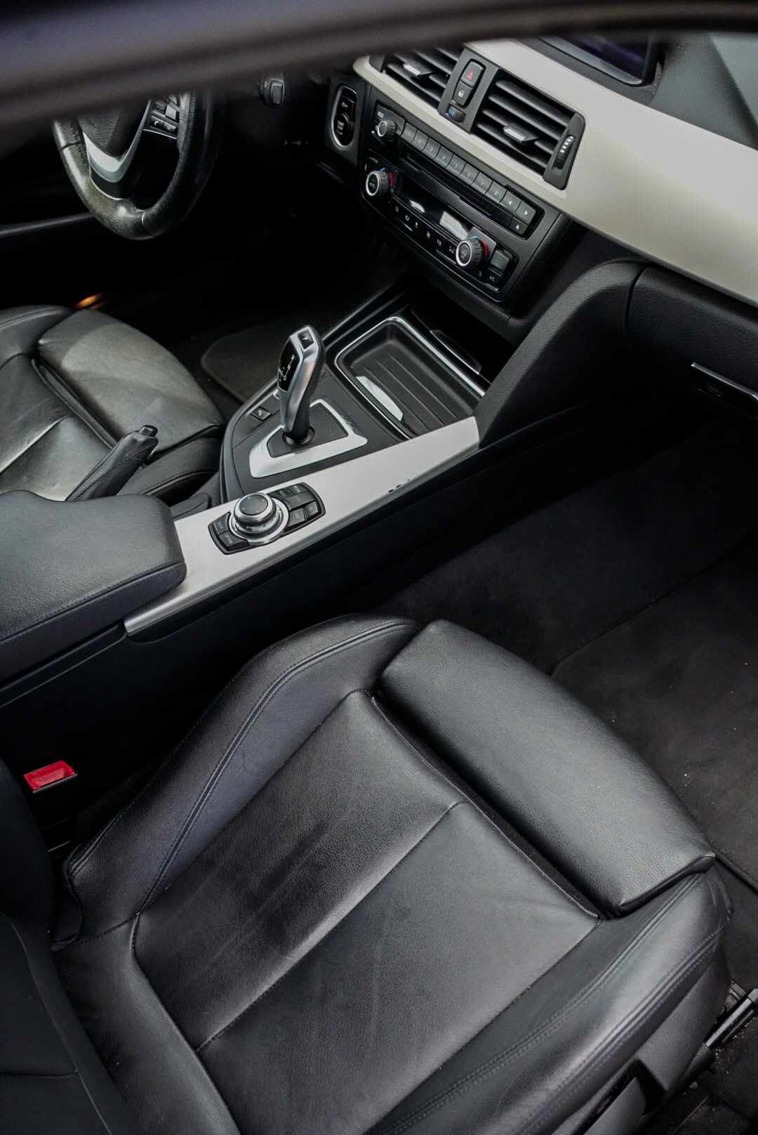 bmw-serie-3-318d-touring-2014-diesel-1995cc