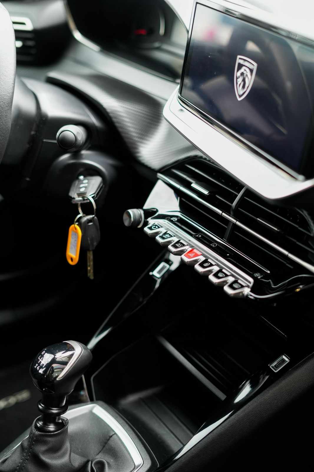 peugeot-2008-1-2-puretech-2024-gasolina-1199cc