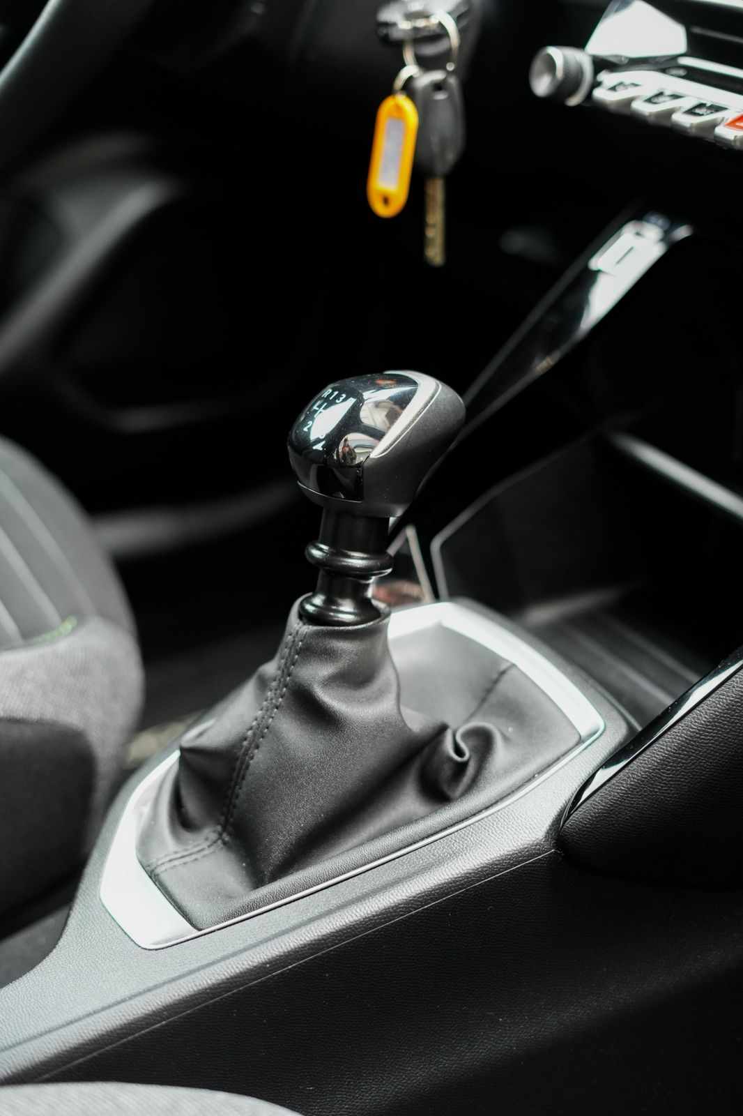 peugeot-2008-1-2-puretech-2024-gasolina-1199cc
