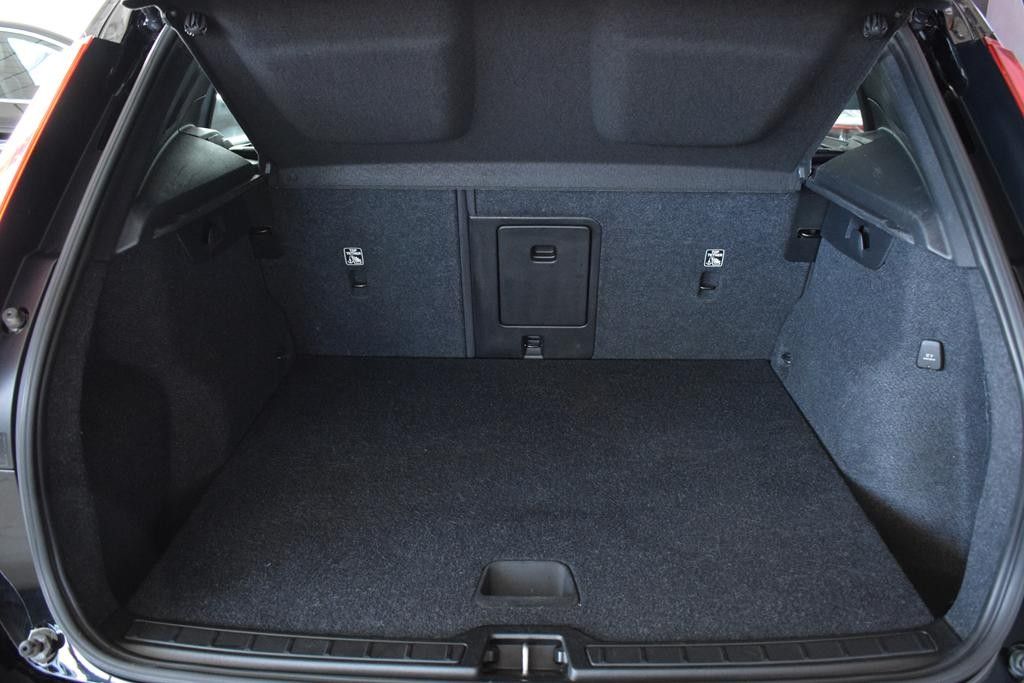 volvo-xc40-2020-hibrido-a-gasolina-1477cc