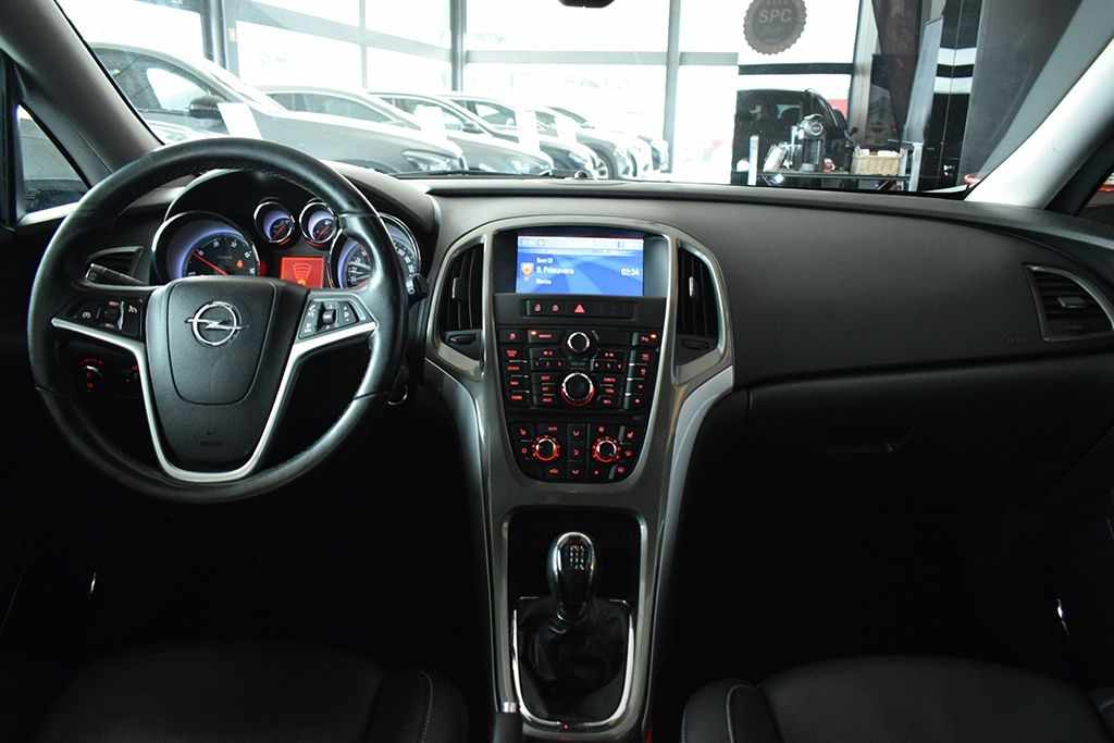 opel-astra-sport-tourer-2012-diesel-1686cc