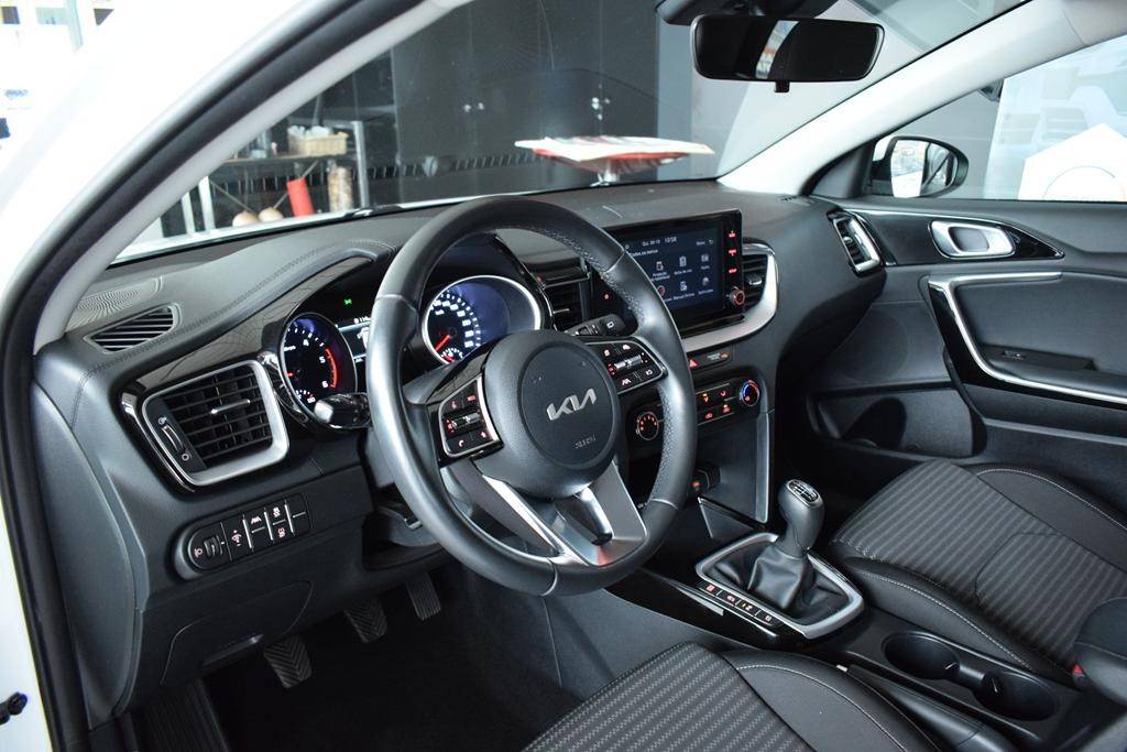 kia-ceed-sw-2023-diesel-1598cc