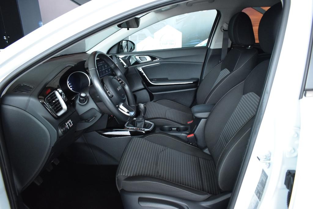 kia-ceed-sw-2023-diesel-1598cc