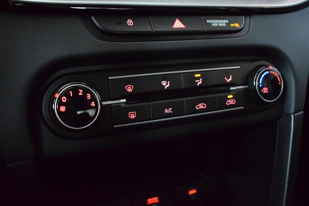 kia-ceed-sw-2023-diesel-1598cc
