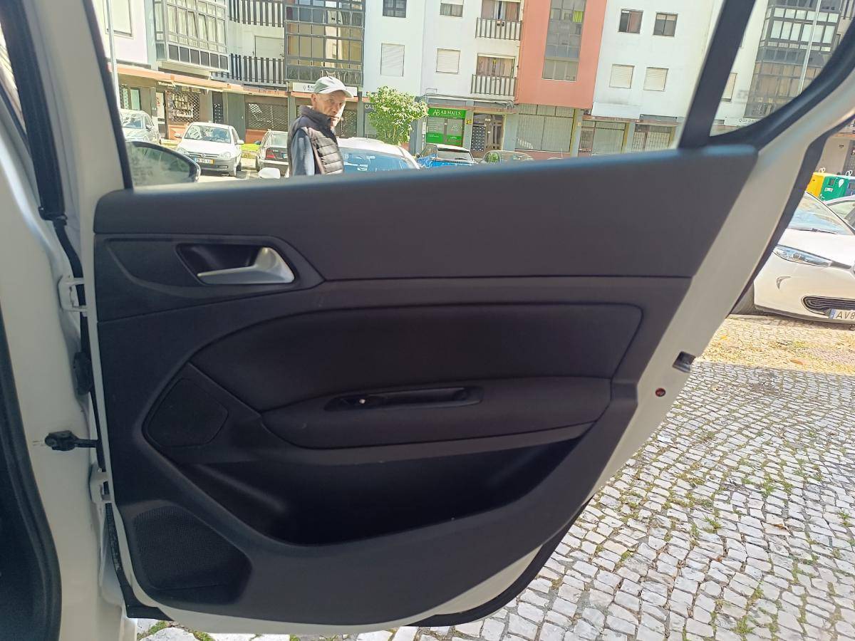 peugeot-308-2021-gasolina-1199cc