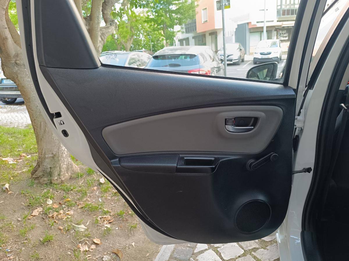 toyota-yaris-2019-hibrido-a-gasolina-1497cc