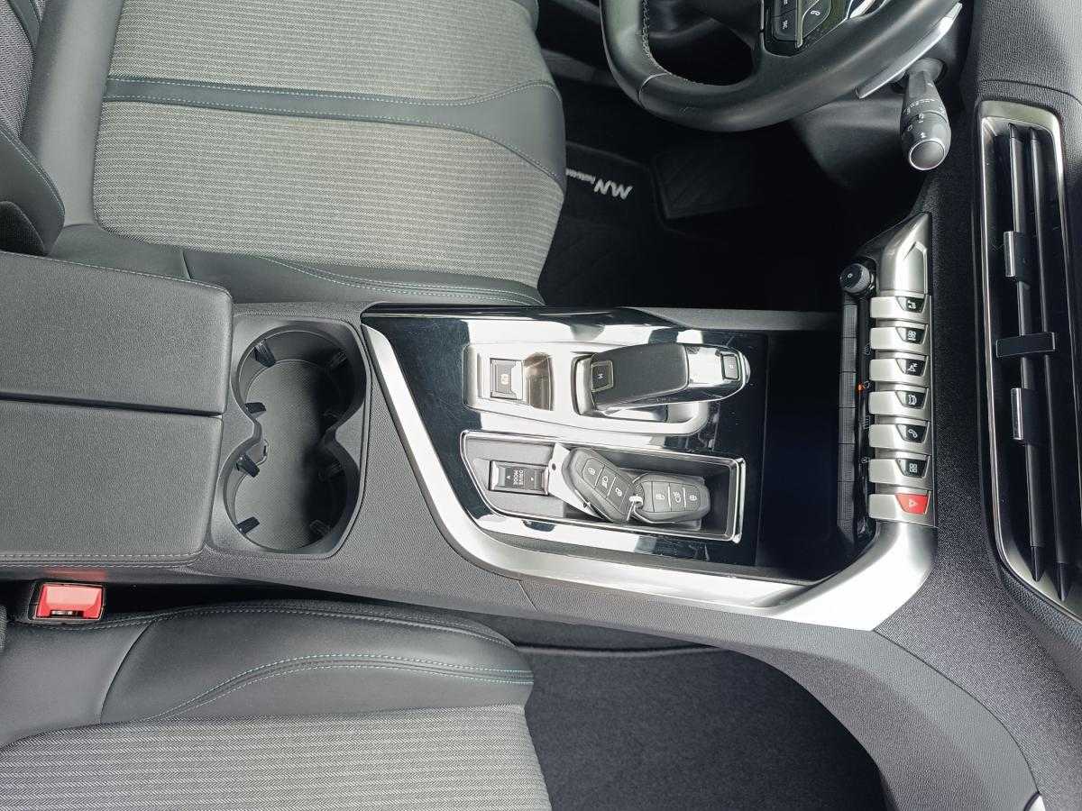 peugeot-5008-2023-gasolina-1199cc