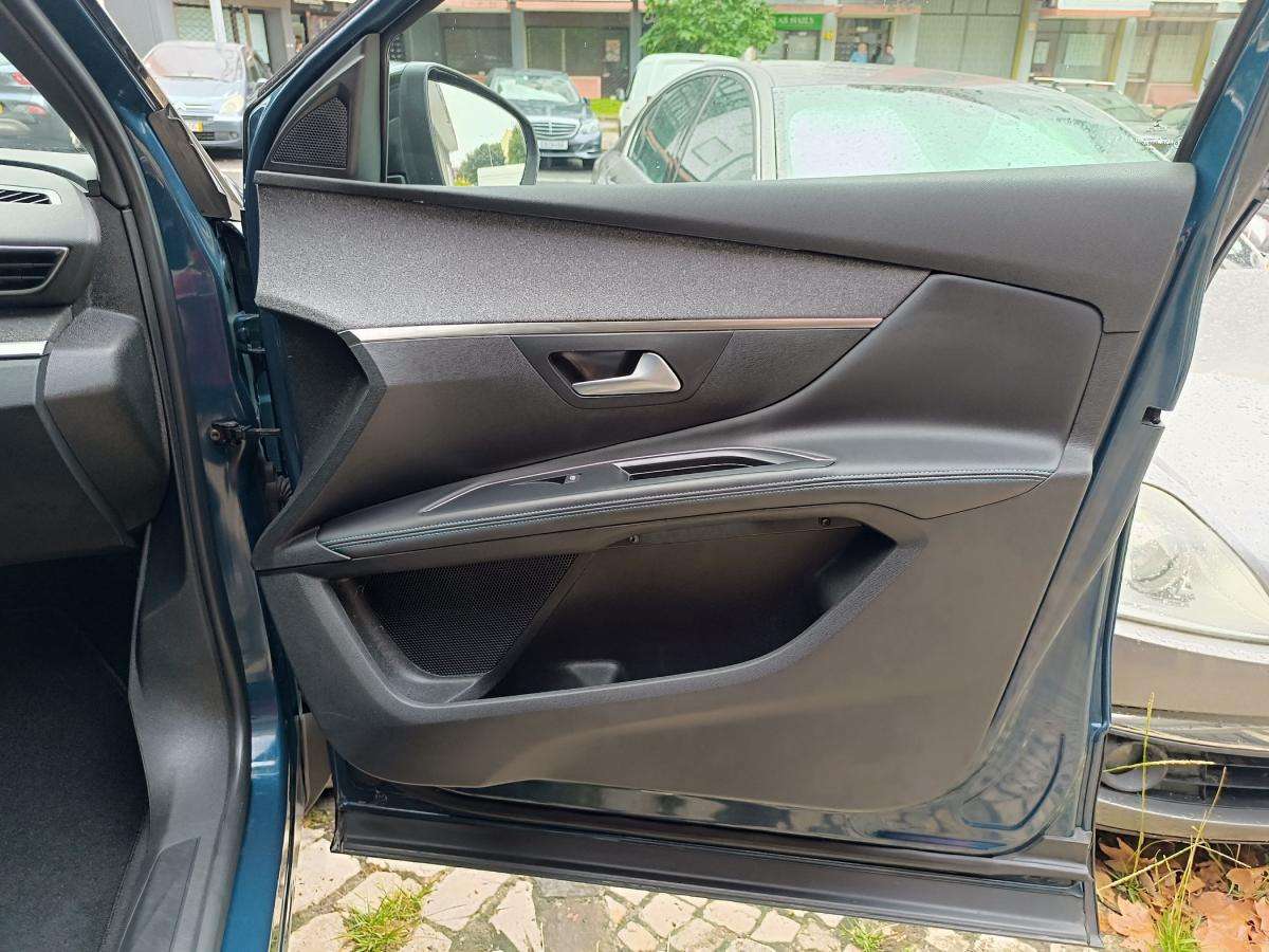 peugeot-5008-2023-gasolina-1199cc