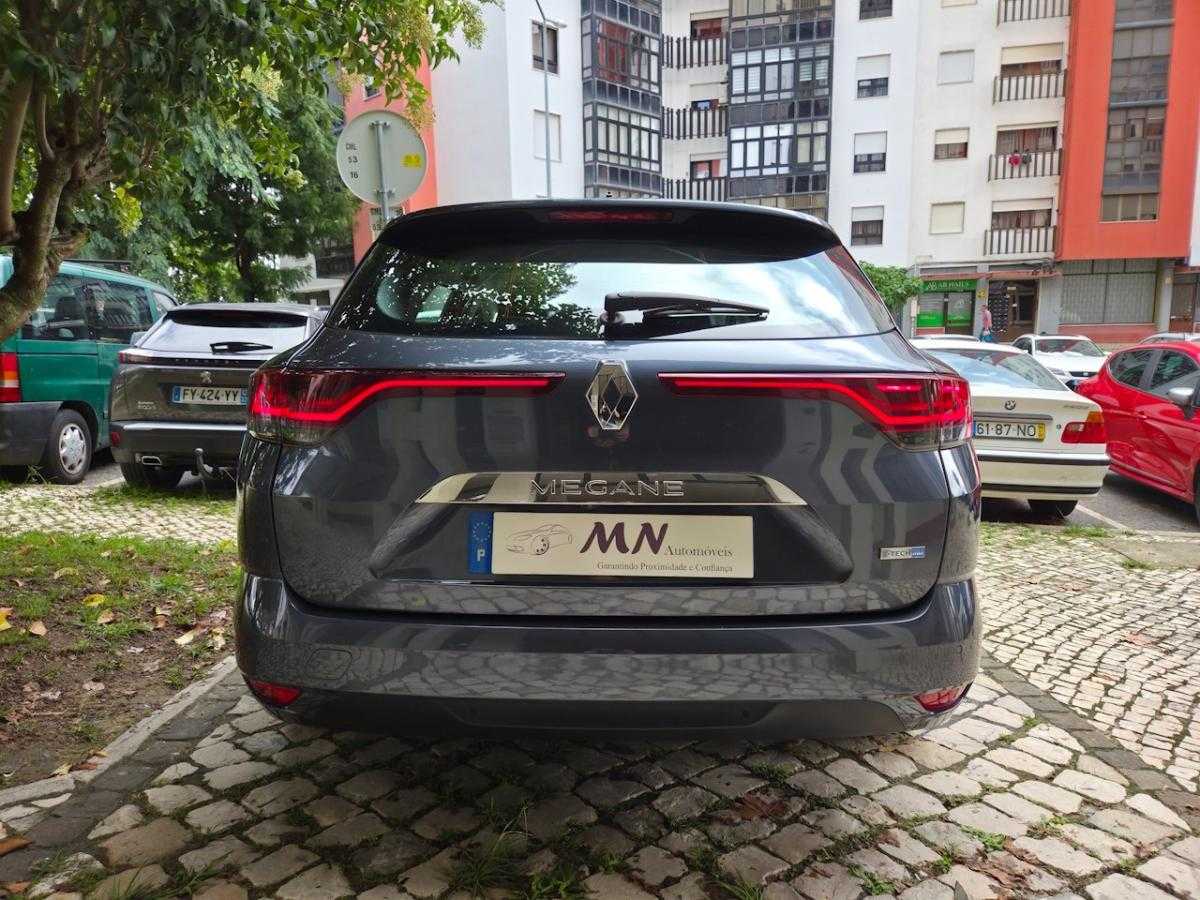 renault-megane-sport-tourer-2022-hibrido-a-gasolina-1598cc