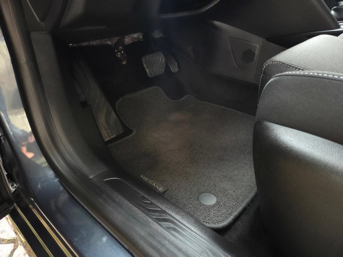 renault-megane-sport-tourer-2022-hibrido-a-gasolina-1598cc