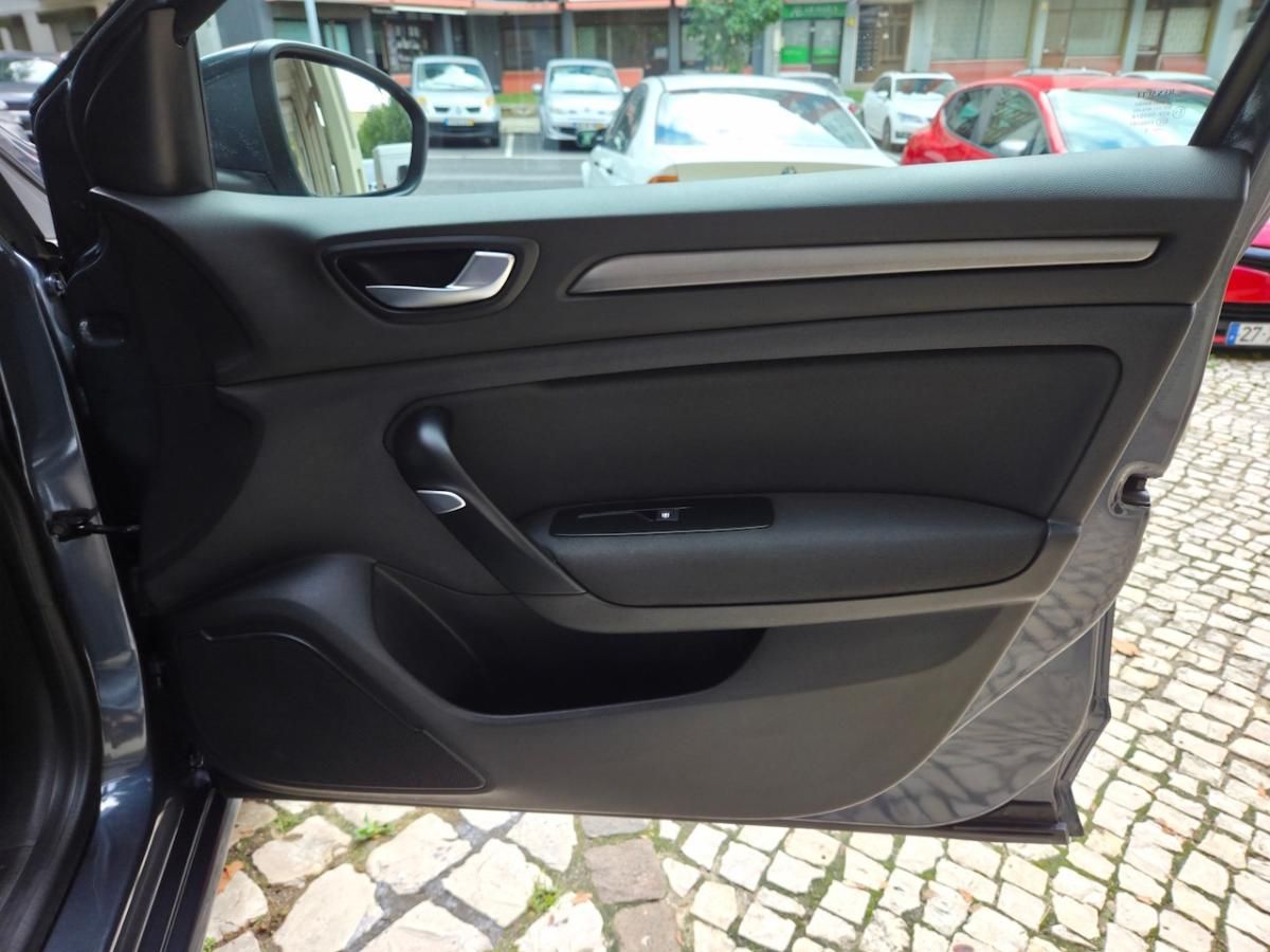 renault-megane-sport-tourer-2022-hibrido-a-gasolina-1598cc