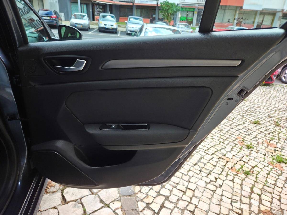 renault-megane-sport-tourer-2022-hibrido-a-gasolina-1598cc