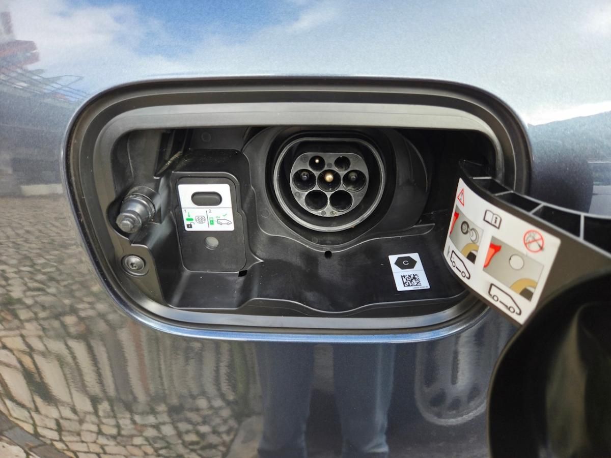 renault-megane-sport-tourer-2022-hibrido-a-gasolina-1598cc