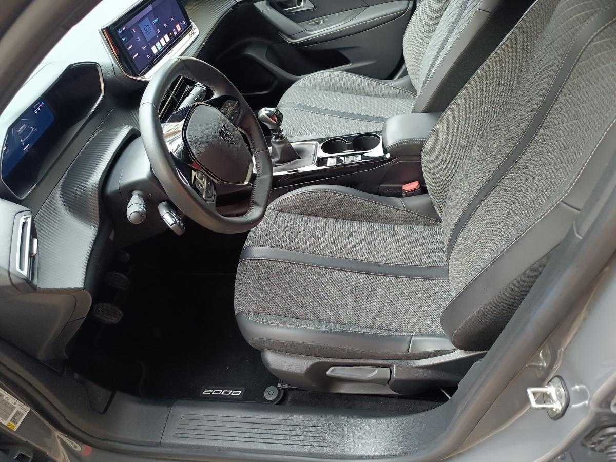 peugeot-2008-2023-gasolina-1199cc