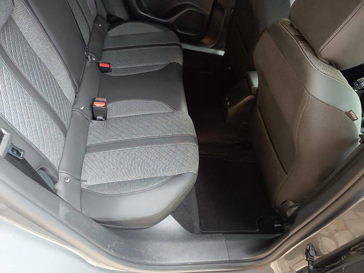 peugeot-2008-2023-gasolina-1199cc