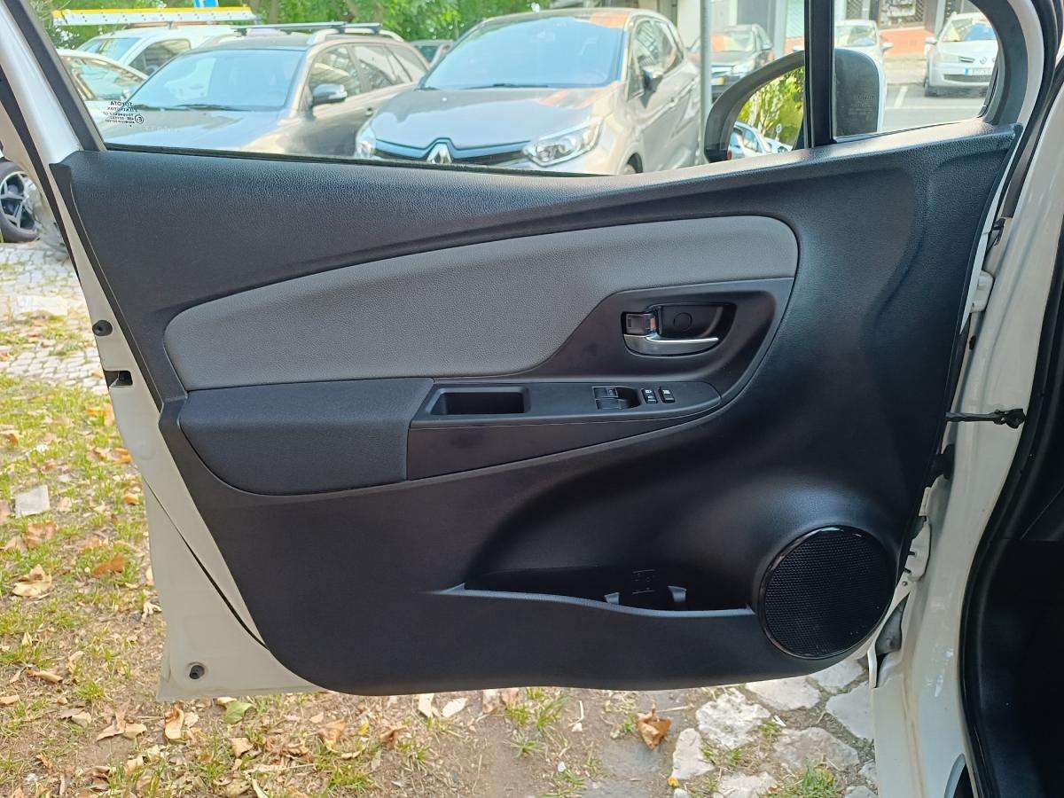 toyota-yaris-2020-hibrido-a-gasolina-1497cc