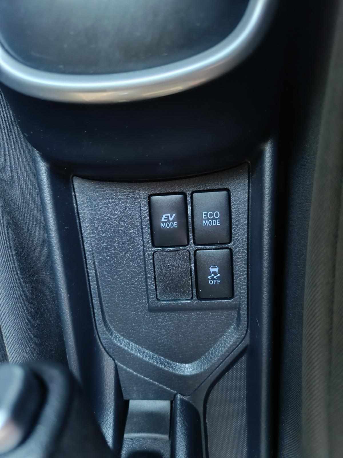 toyota-yaris-2020-hibrido-a-gasolina-1497cc