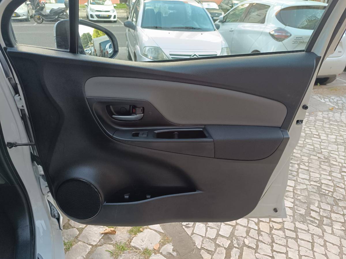 toyota-yaris-2020-hibrido-a-gasolina-1497cc
