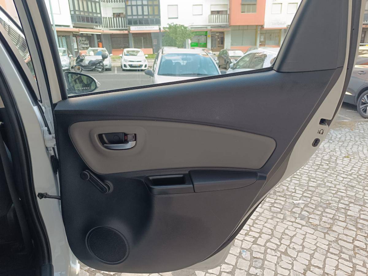 toyota-yaris-2020-hibrido-a-gasolina-1497cc