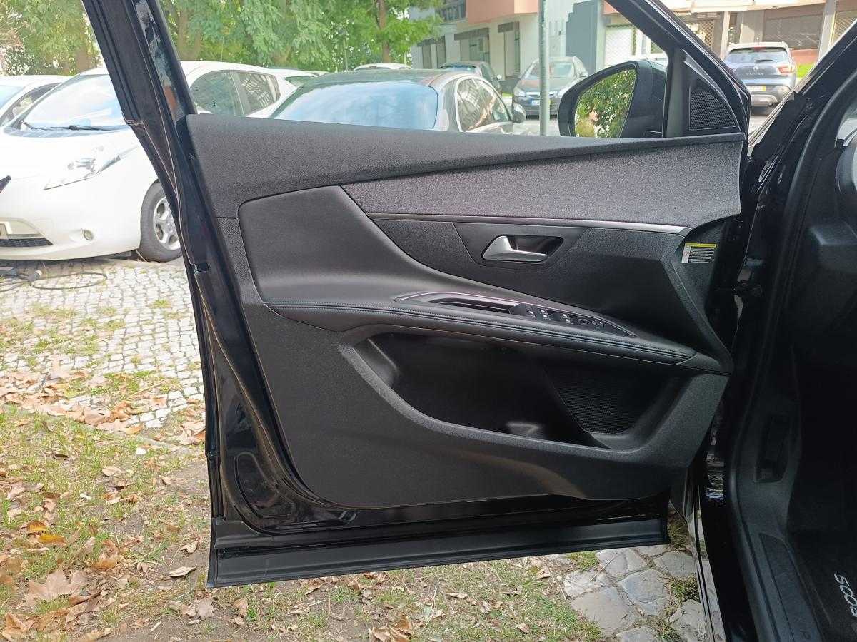 peugeot-5008-2023-gasolina-1199cc