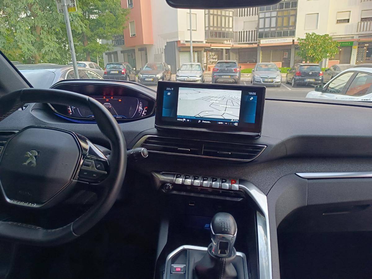 peugeot-5008-2023-gasolina-1199cc