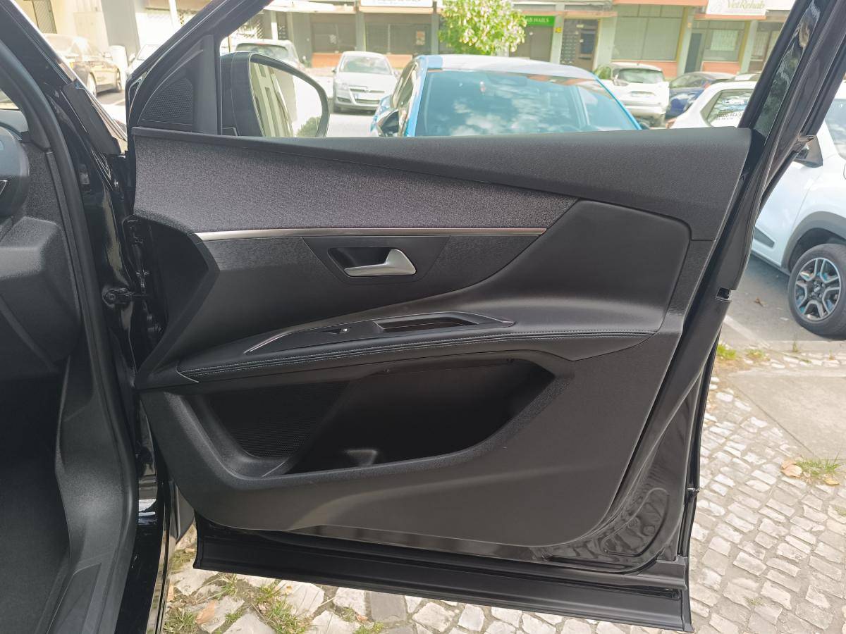 peugeot-5008-2023-gasolina-1199cc