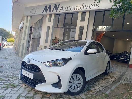 toyota-yaris-2022-hibrido-a-gasolina-1490cc