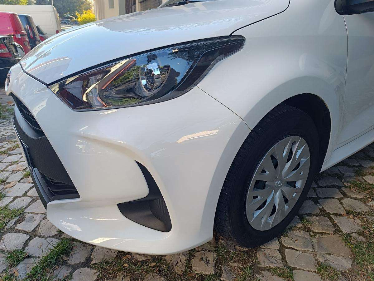 toyota-yaris-2022-hibrido-a-gasolina-1490cc