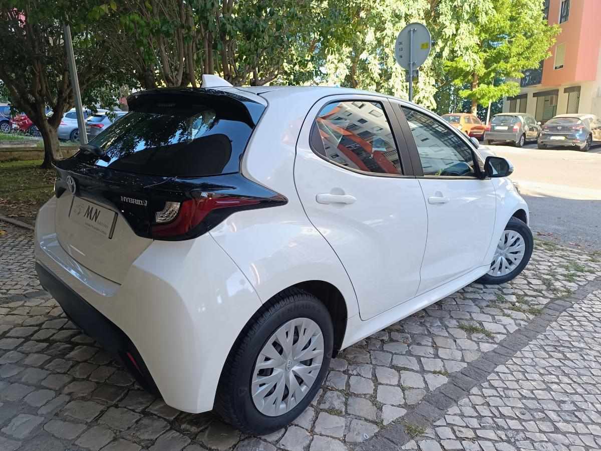 toyota-yaris-2022-hibrido-a-gasolina-1490cc