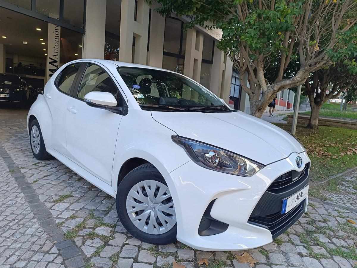 toyota-yaris-2022-hibrido-a-gasolina-1490cc