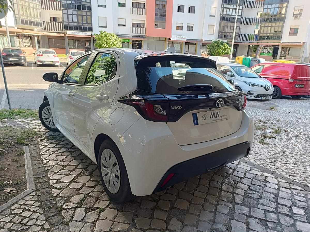toyota-yaris-2022-hibrido-a-gasolina-1490cc