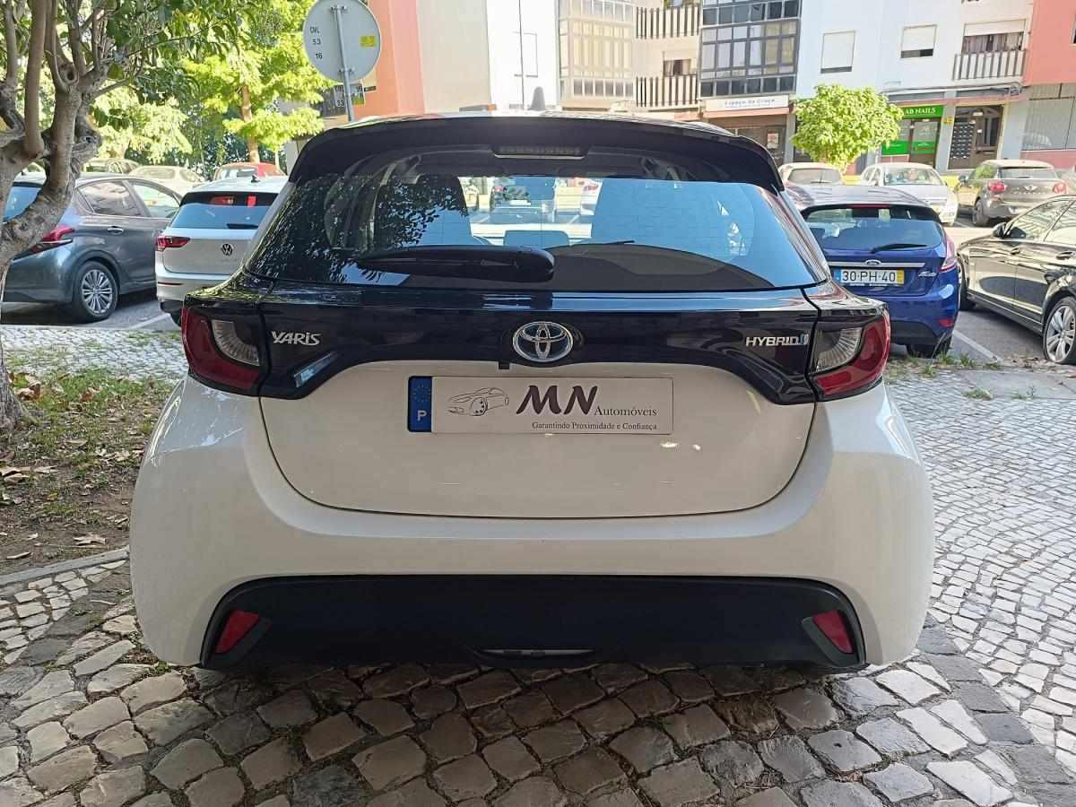 toyota-yaris-2022-hibrido-a-gasolina-1490cc