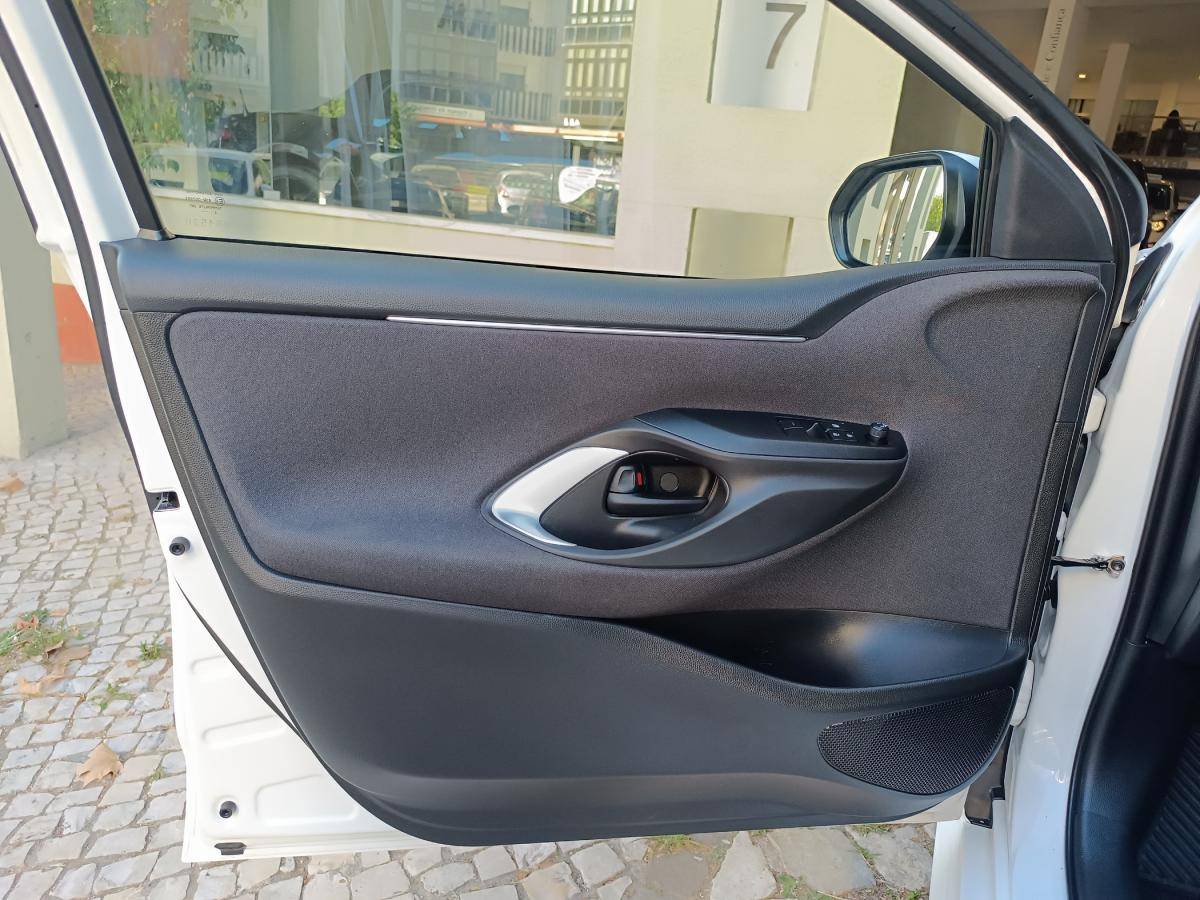 toyota-yaris-2022-hibrido-a-gasolina-1490cc