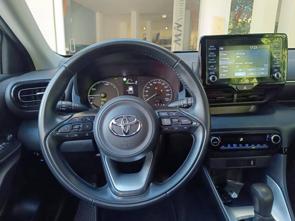 toyota-yaris-2022-hibrido-a-gasolina-1490cc