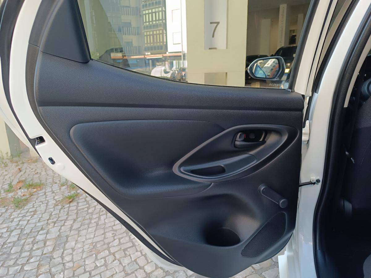 toyota-yaris-2022-hibrido-a-gasolina-1490cc