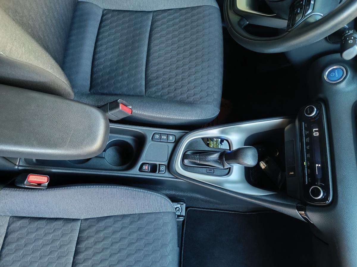 toyota-yaris-2022-hibrido-a-gasolina-1490cc