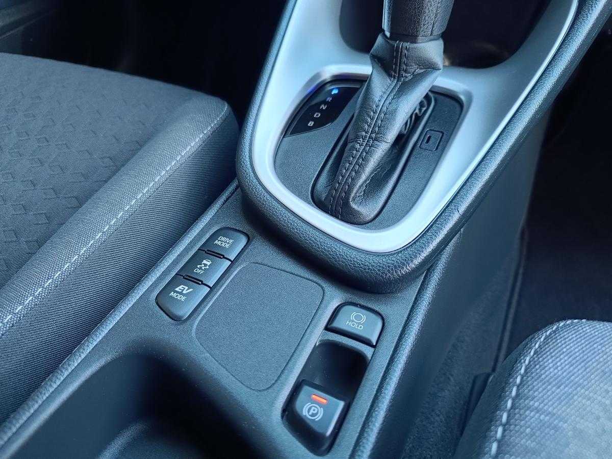 toyota-yaris-2022-hibrido-a-gasolina-1490cc