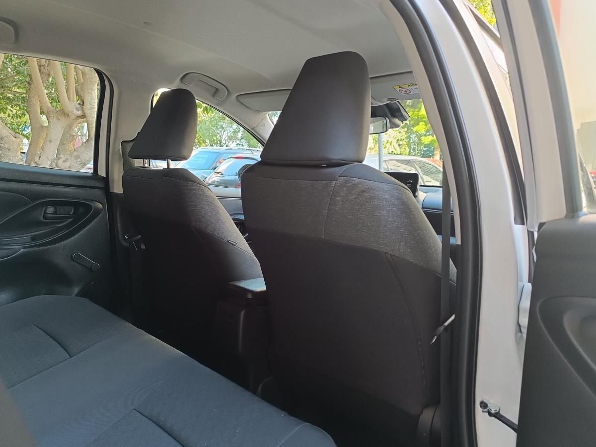 toyota-yaris-2022-hibrido-a-gasolina-1490cc