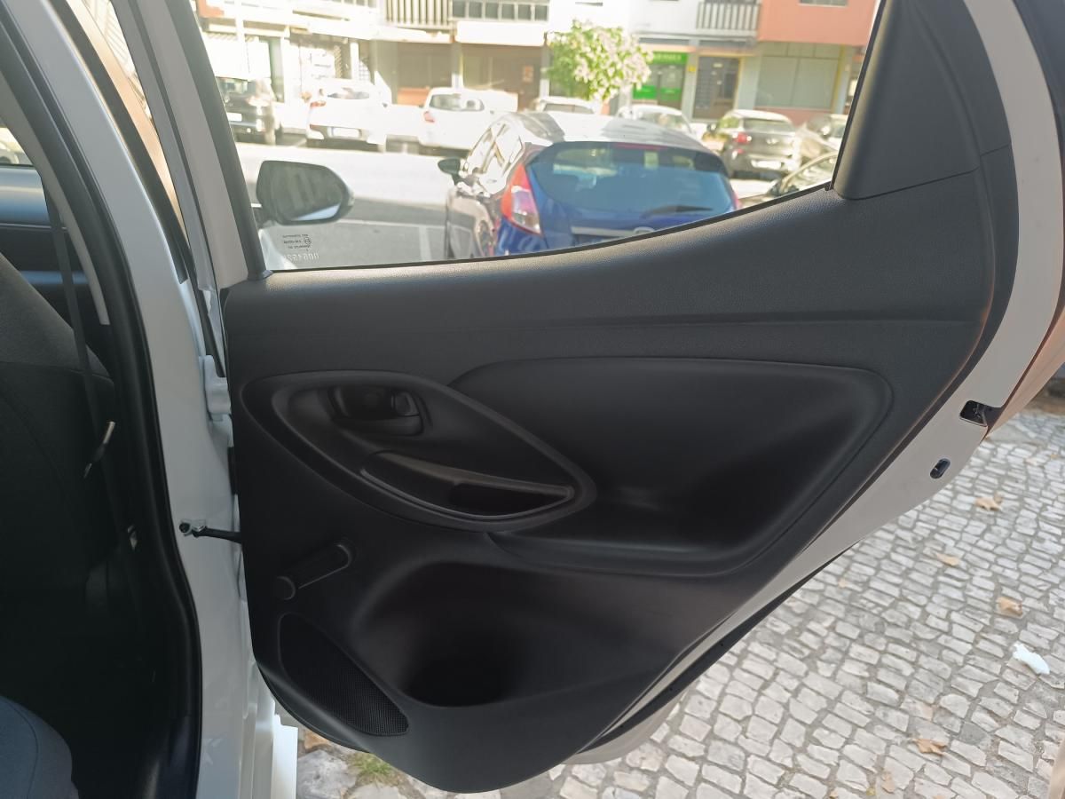 toyota-yaris-2022-hibrido-a-gasolina-1490cc