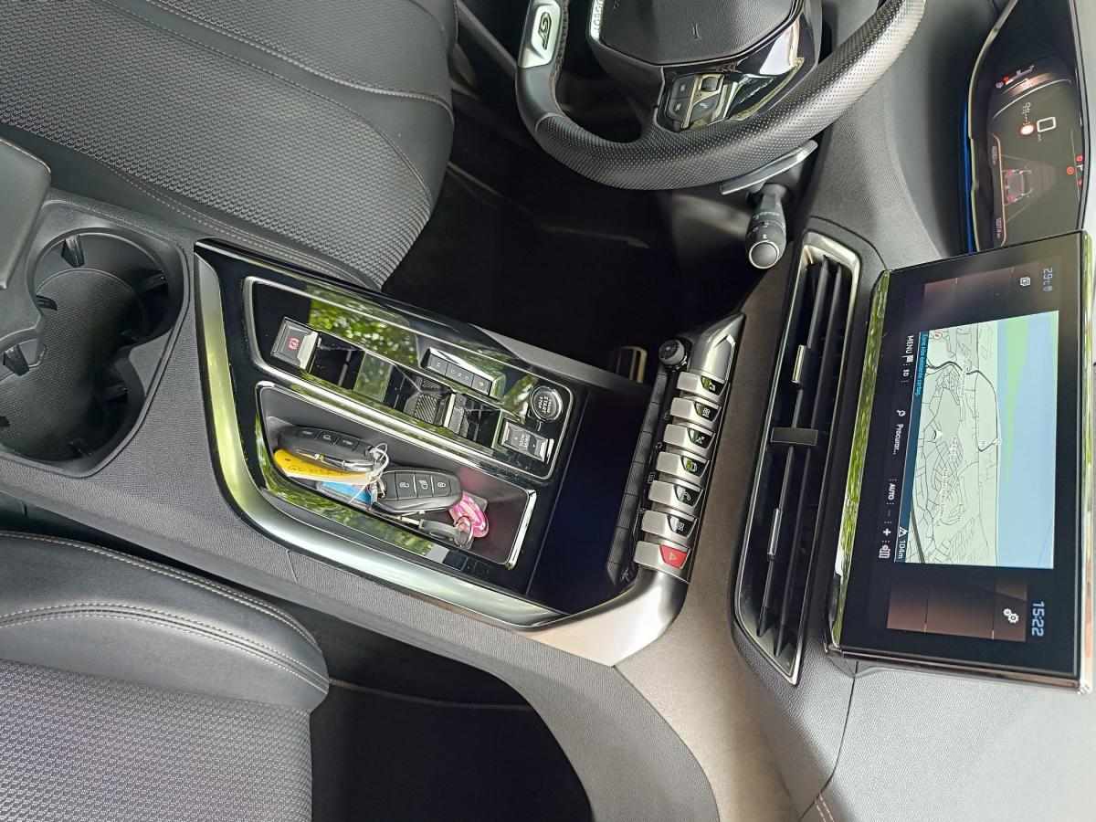 peugeot-5008-2023-gasolina-1199cc