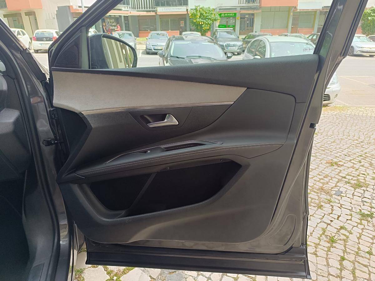 peugeot-5008-2023-gasolina-1199cc