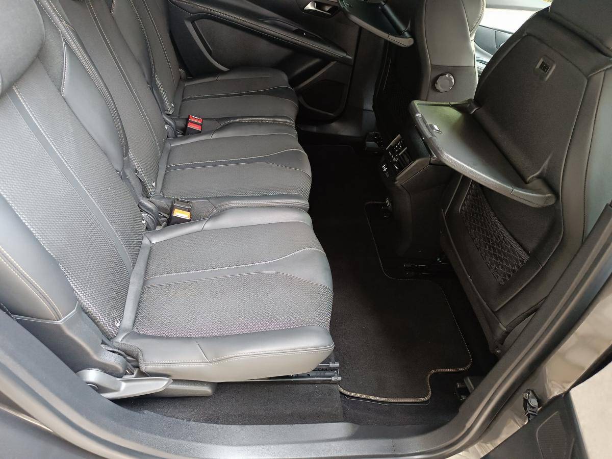 peugeot-5008-2023-gasolina-1199cc